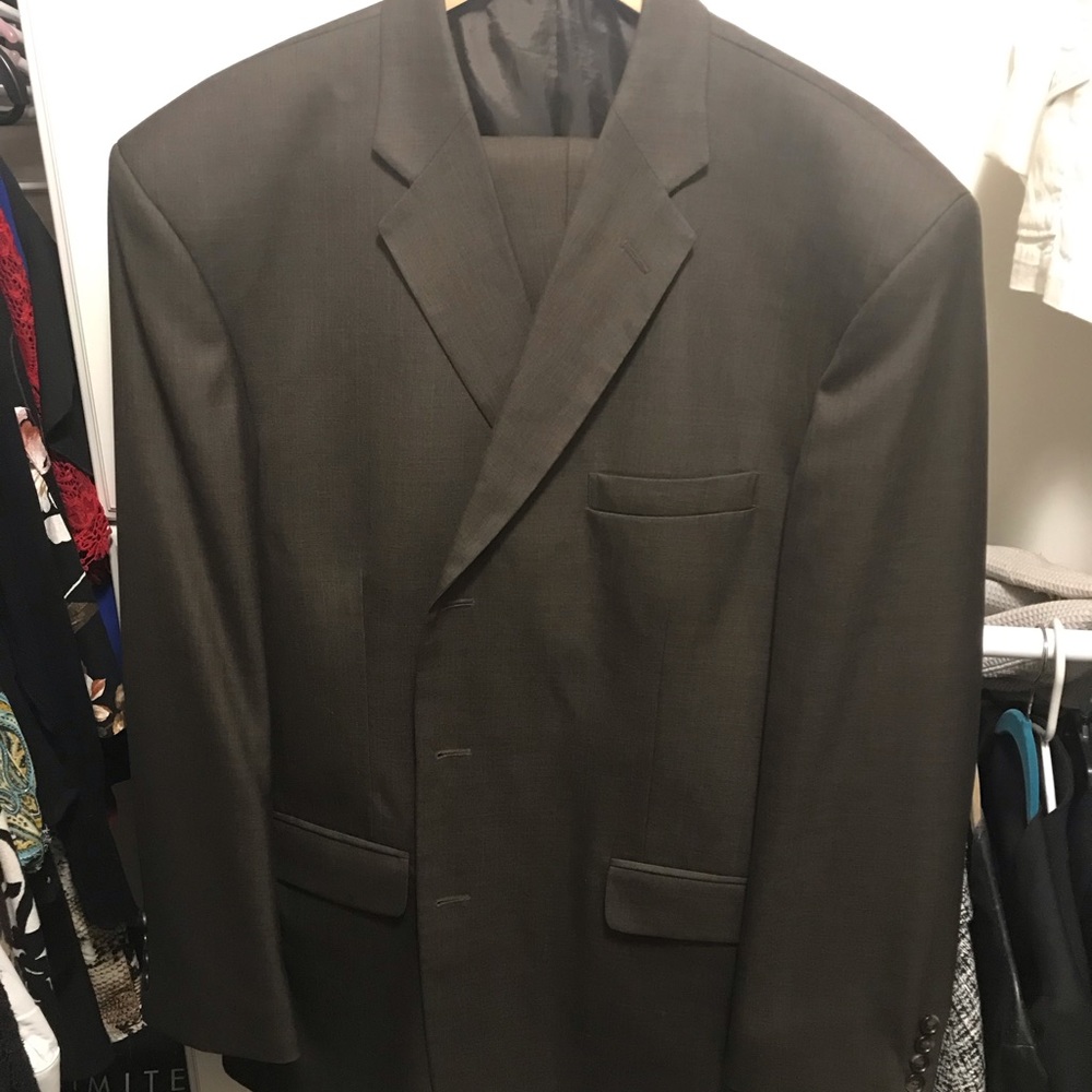 44L two piece J. Ferrar mens suit. Free tie as shown with purchase